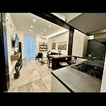 Koman House Lägenhet Savona